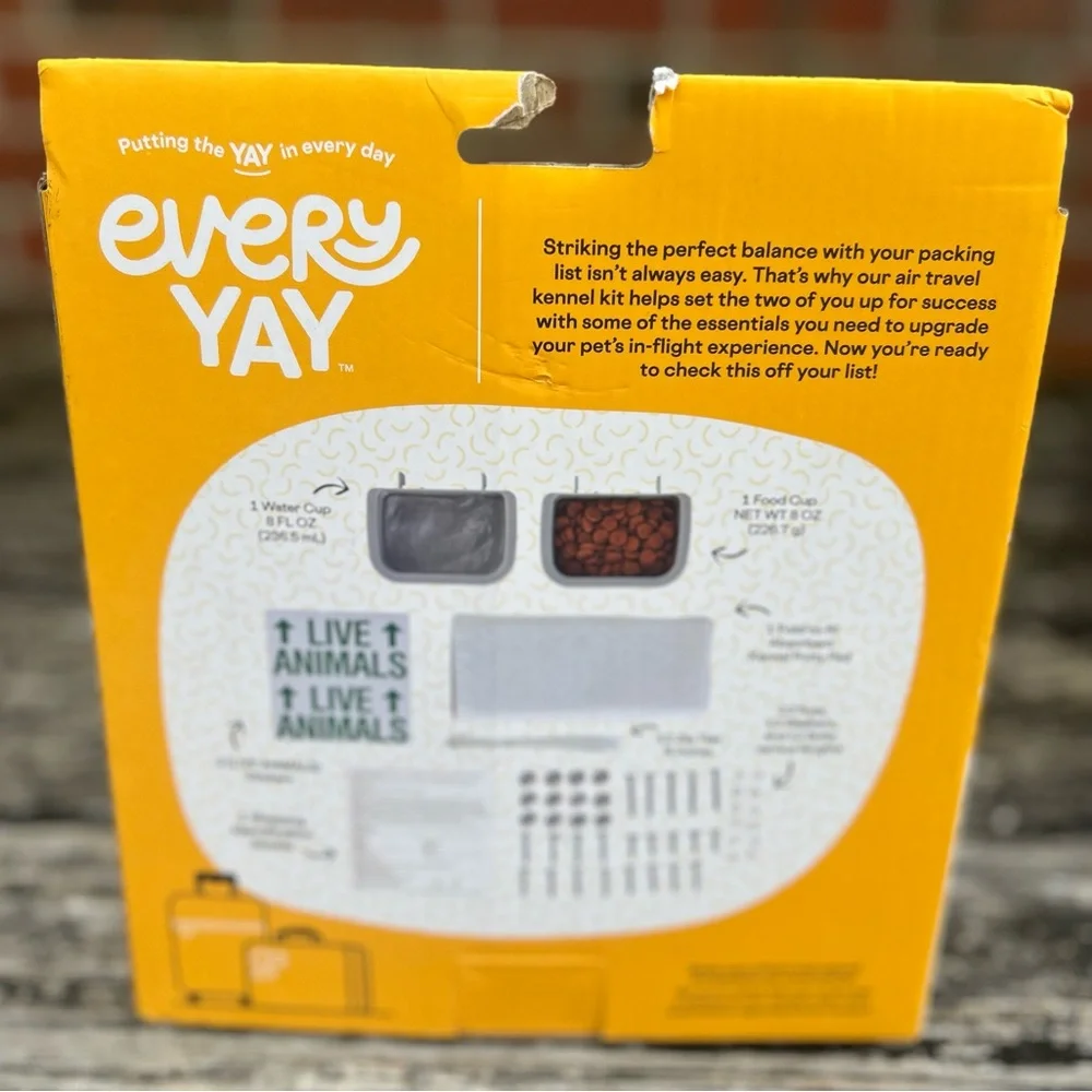 New in Box EveryYay Going Places Air Travel Dog Kennel Kit E1